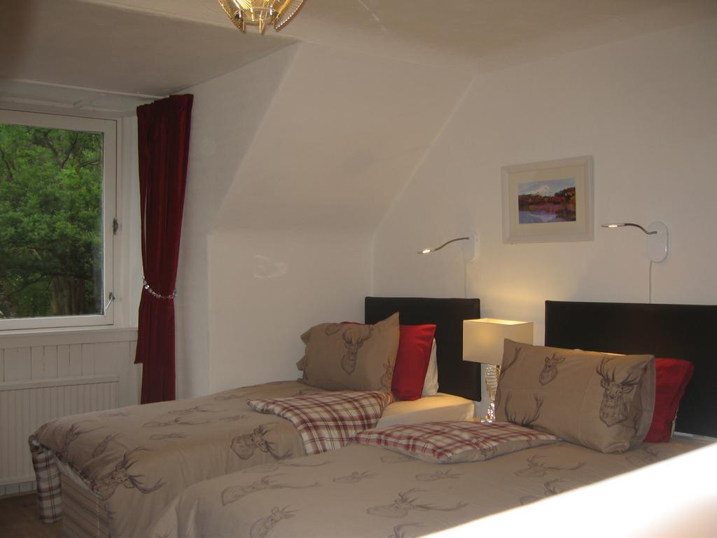 The Golden Larches Bed & Breakfast Локърнхед Стая снимка